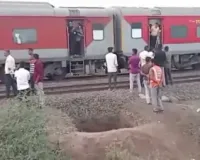 Jalgaon: 12 dead after passengers jumped off from Pushpak Express, run over by Karnataka Express