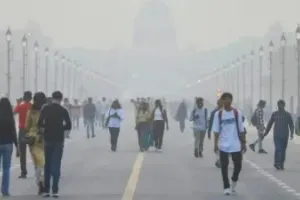 Delhi's air quality continues to be 'severe', smog blankets city, AQI reaches 404